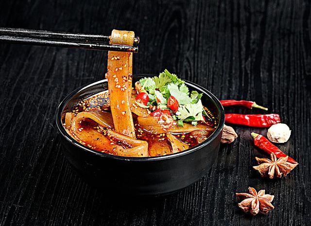 最新麻辣快餐品牌【泰麻辣】的核心秘方就是：麻椒+辣椒