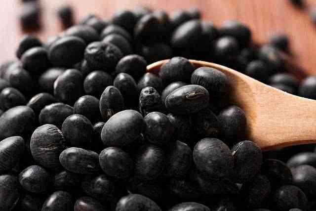 黑豆比蚕蛹蛋白质高12倍，但是3种情况下不要吃，否则